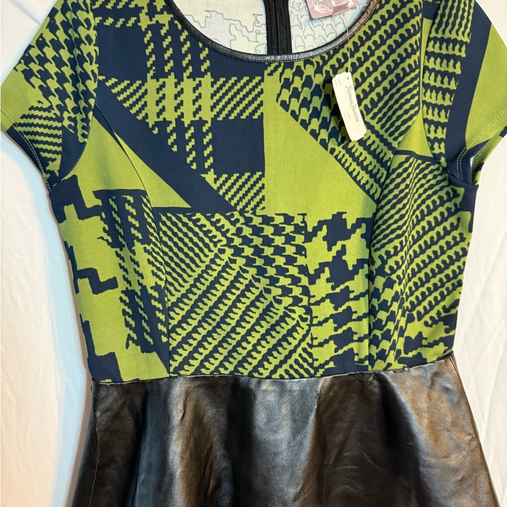 Romeo & Juliet Couture Women’s Medium Blouse | Green & Black Peplum Blouse - Picture 2 of 16